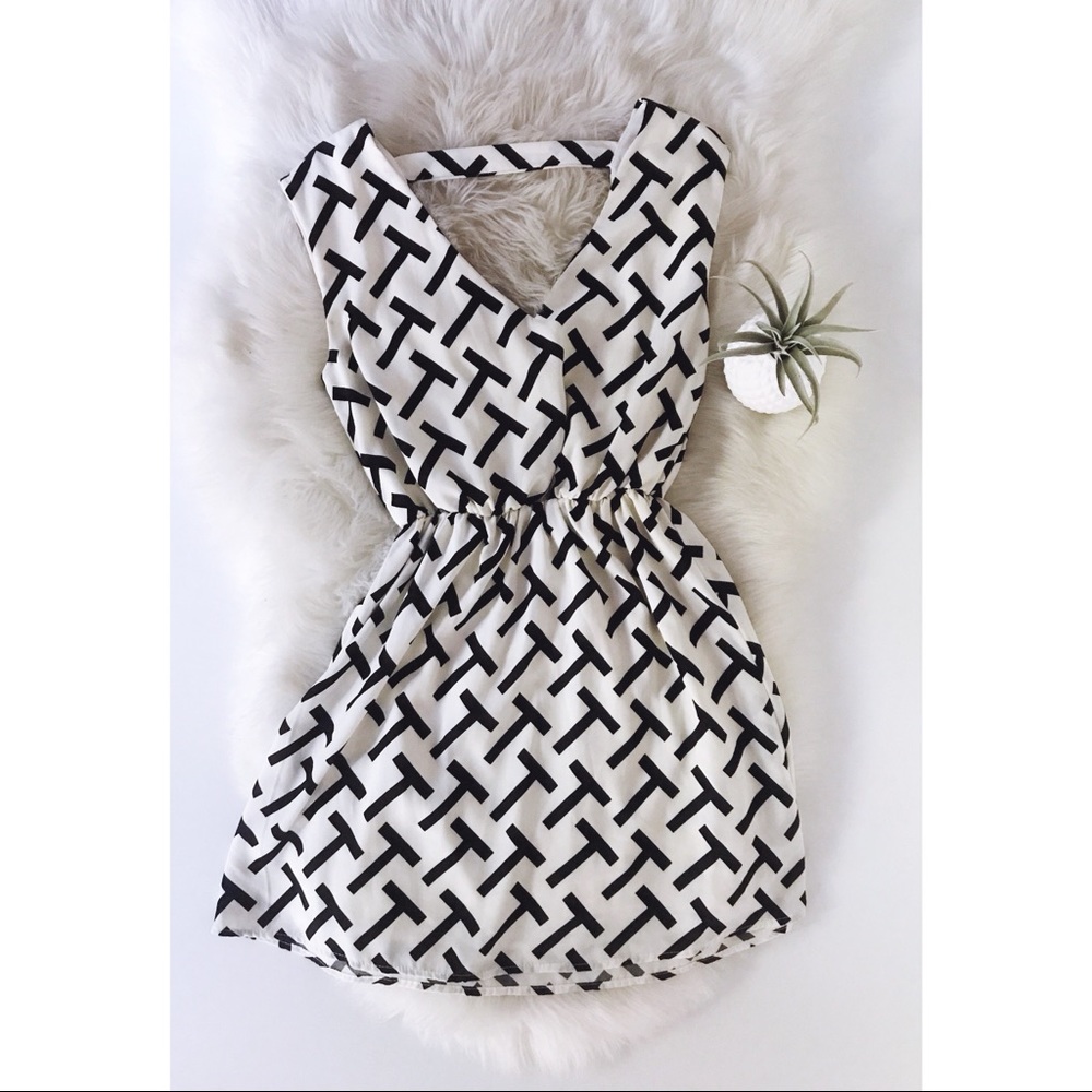 Versatile Black and White Print Sleeveless Dress